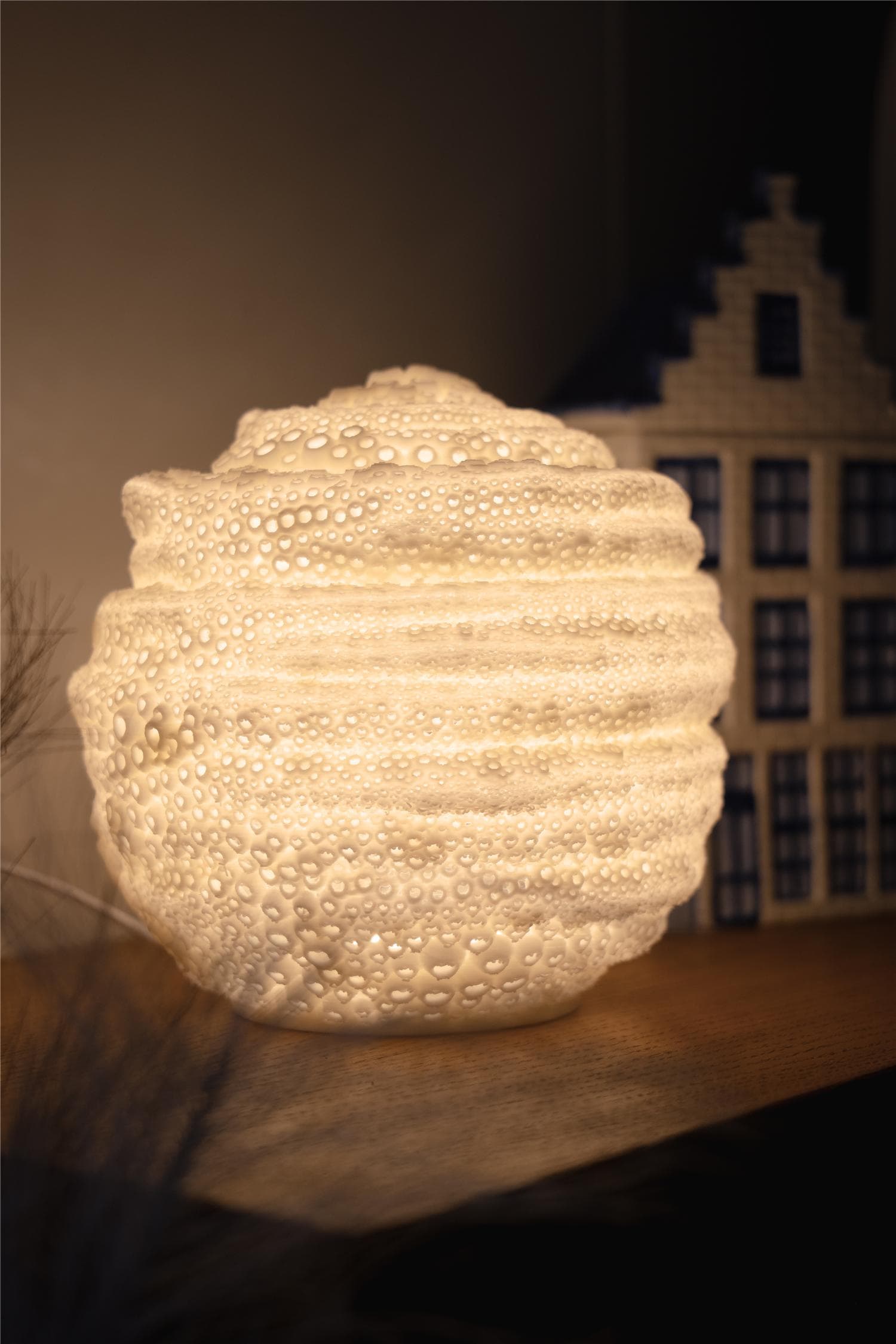 O17-S BEEHIVE SCULPTED MINI LAMP