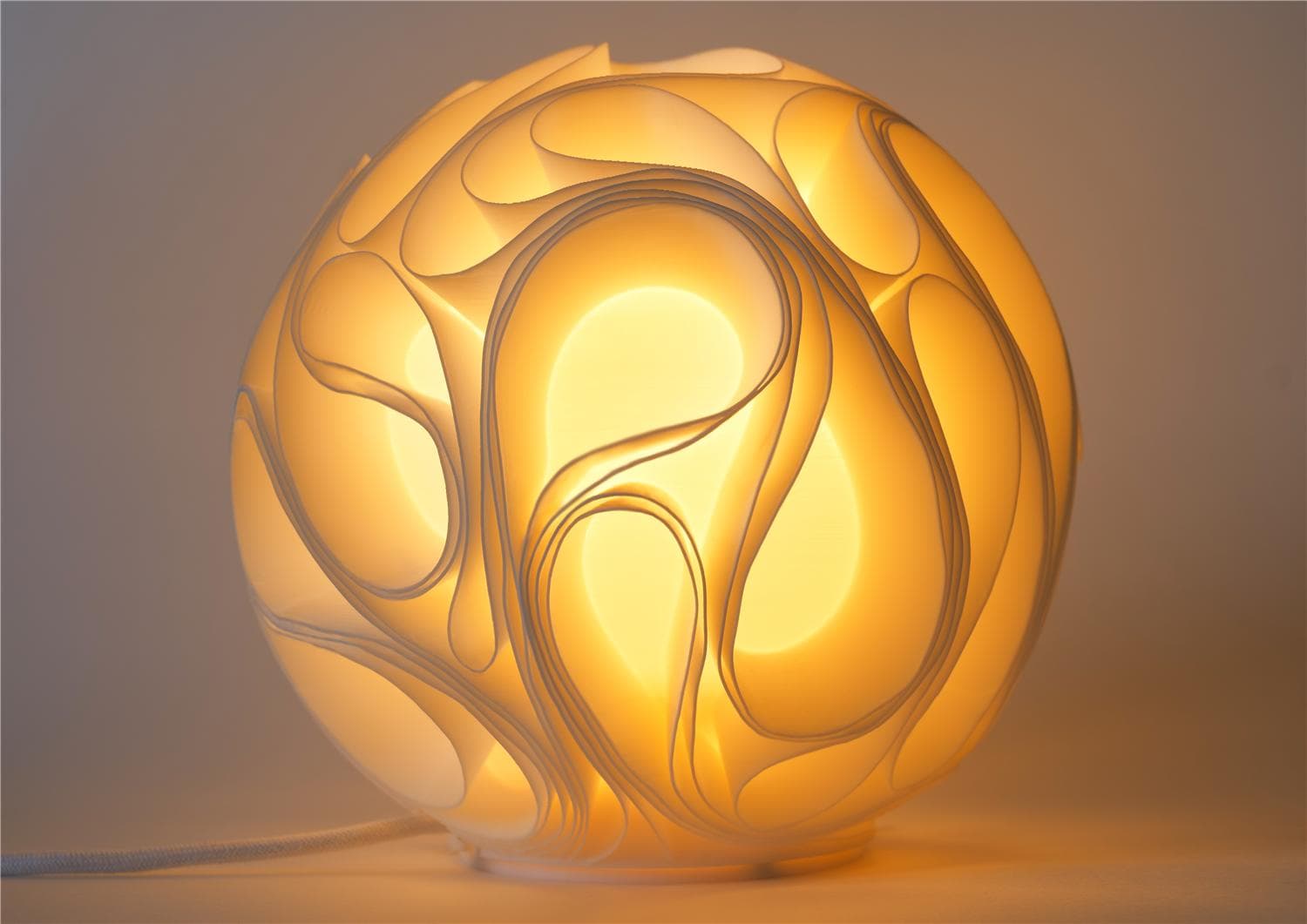O1 GRAVITY SCULPTED LAMP