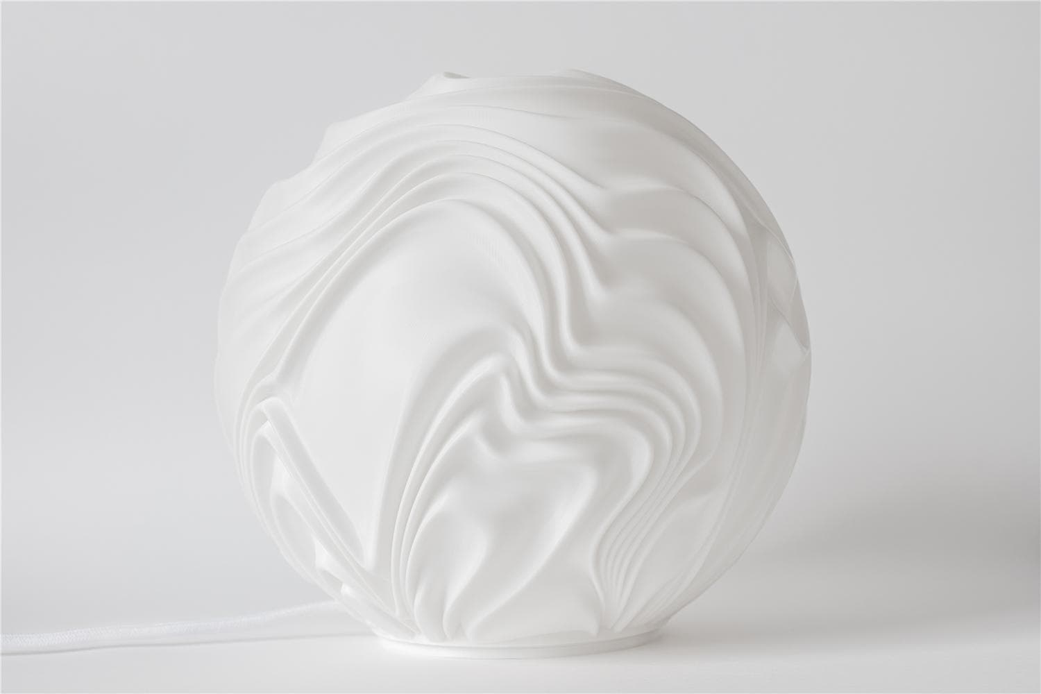 O4 FLOW SCULPTED LAMP