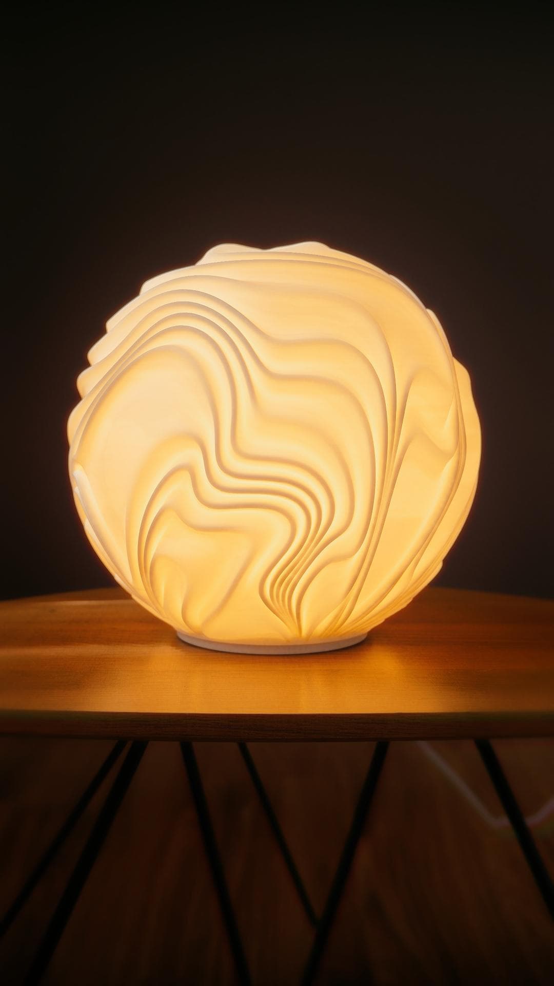 O4 FLOW SCULPTED LAMP - View 3
