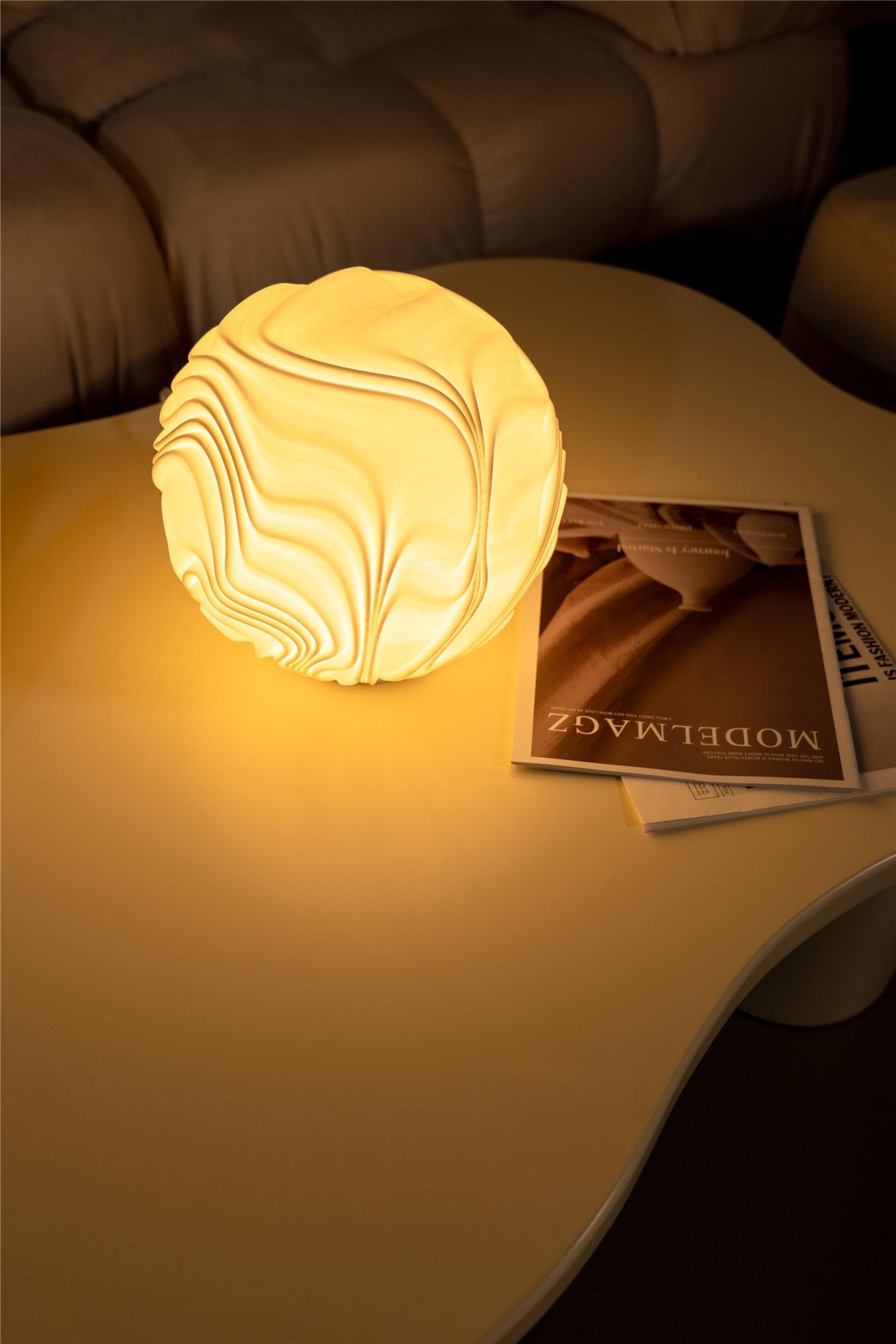 O4 FLOW SCULPTED LAMP - View 4